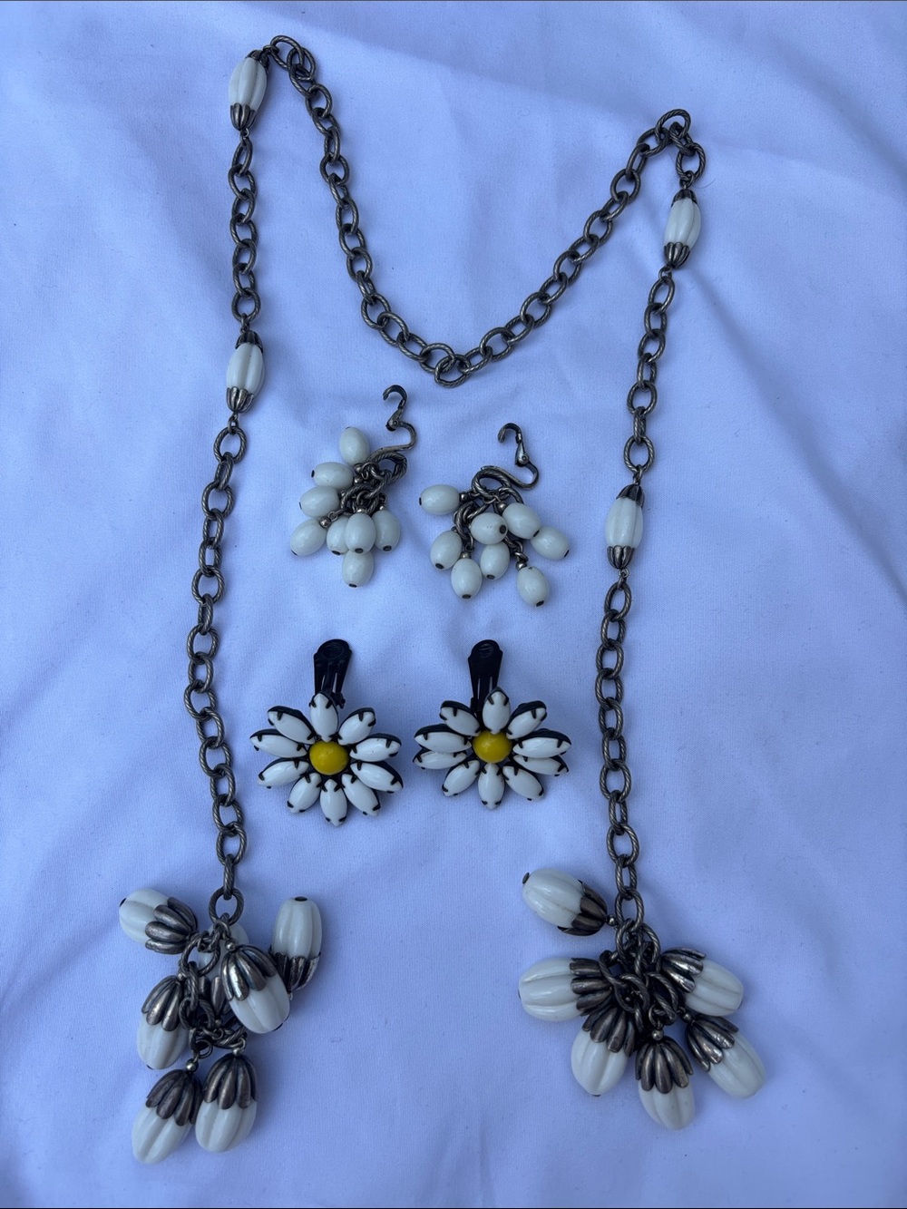 Vintage-Inspired White Bead Necklace & Earring Set - White